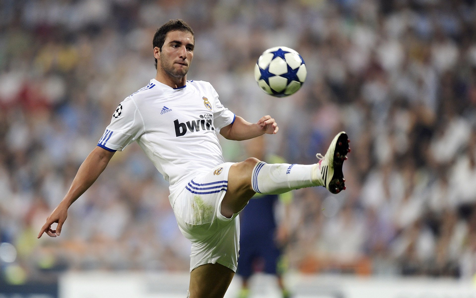 开云APP-红土之王剑指戴杯，纳达尔以赛代练轻取温网热身